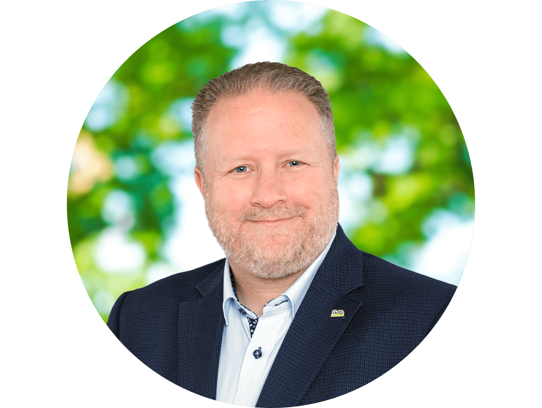 Headshot portrait of Damon Covey